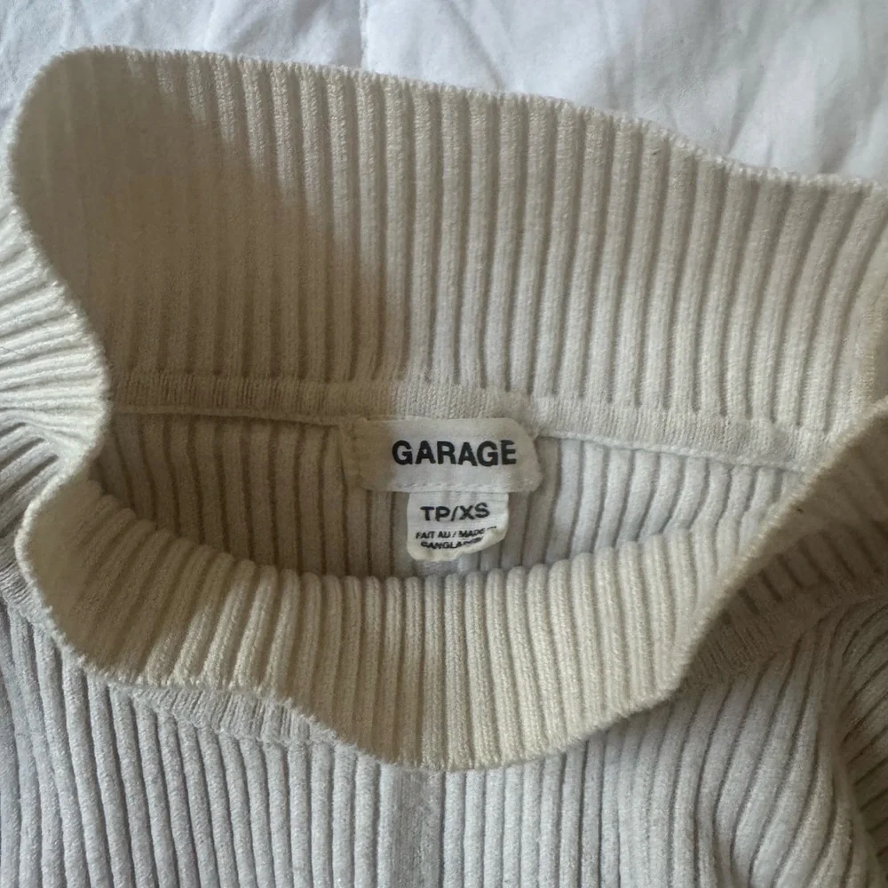 Ribbed White Long Sleeve Crop Top - Picture 4 of 5